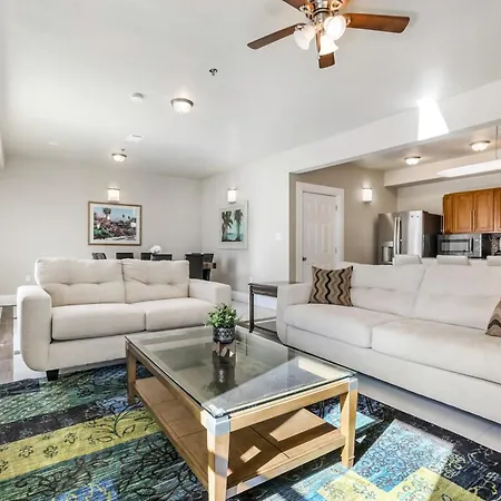 Spacious And Fully Furnished Condo Near St. Charles